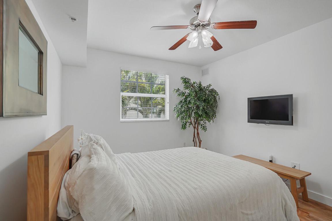 235 NE 1st Street 404