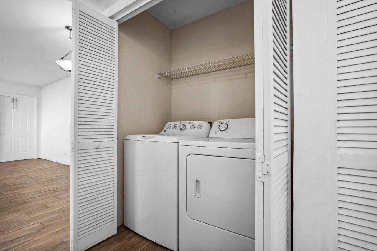 1618 Meadows Circle W