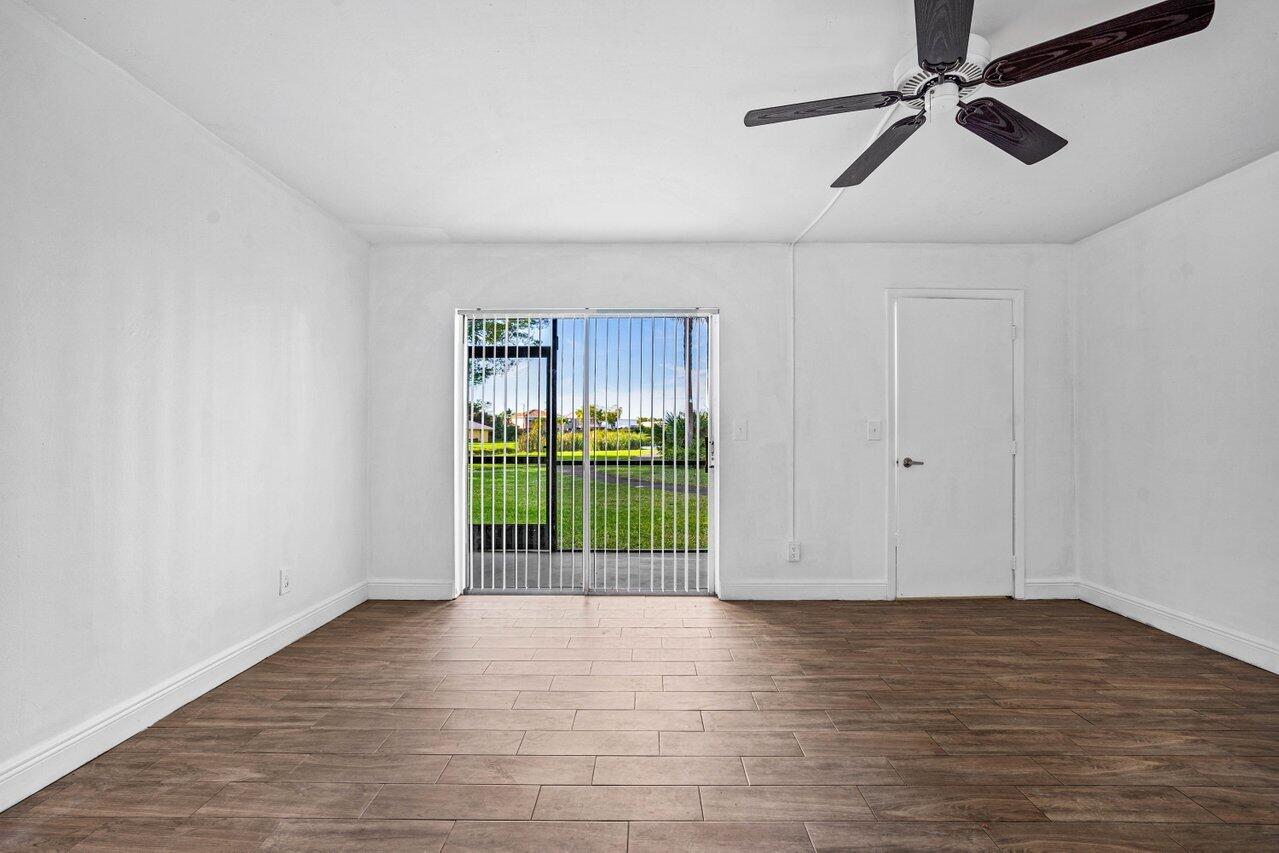 1618 Meadows Circle W