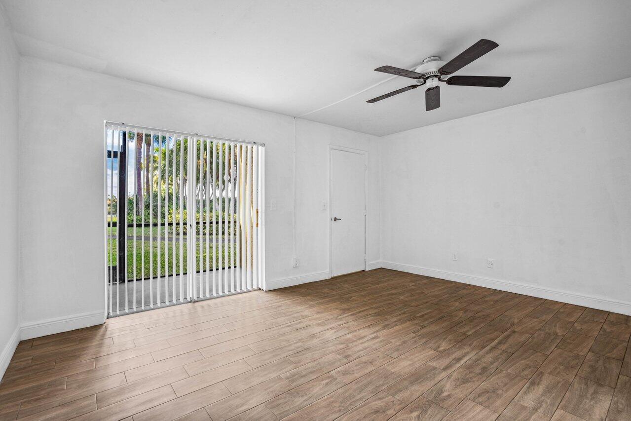 1618 Meadows Circle W
