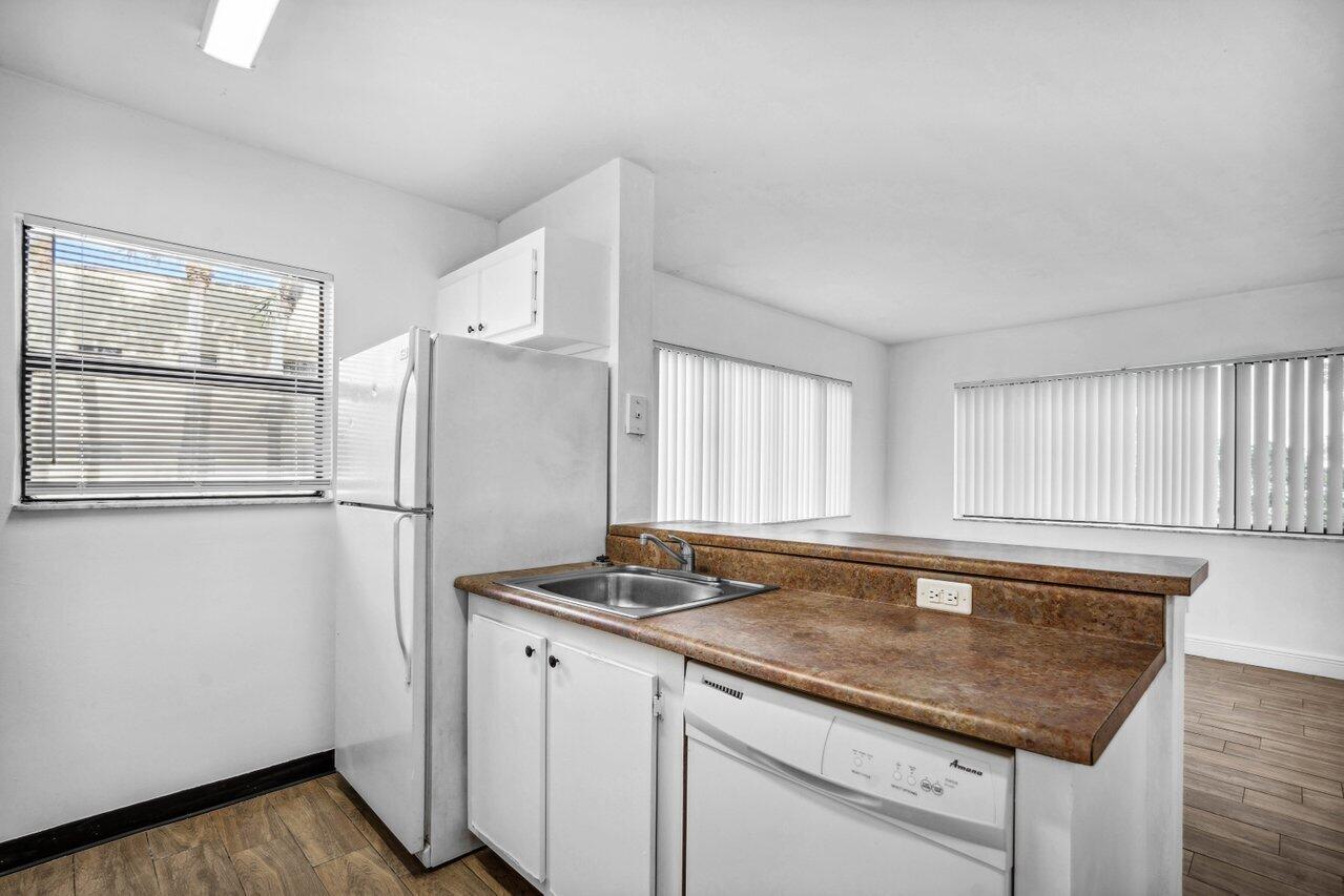 1618 Meadows Circle W