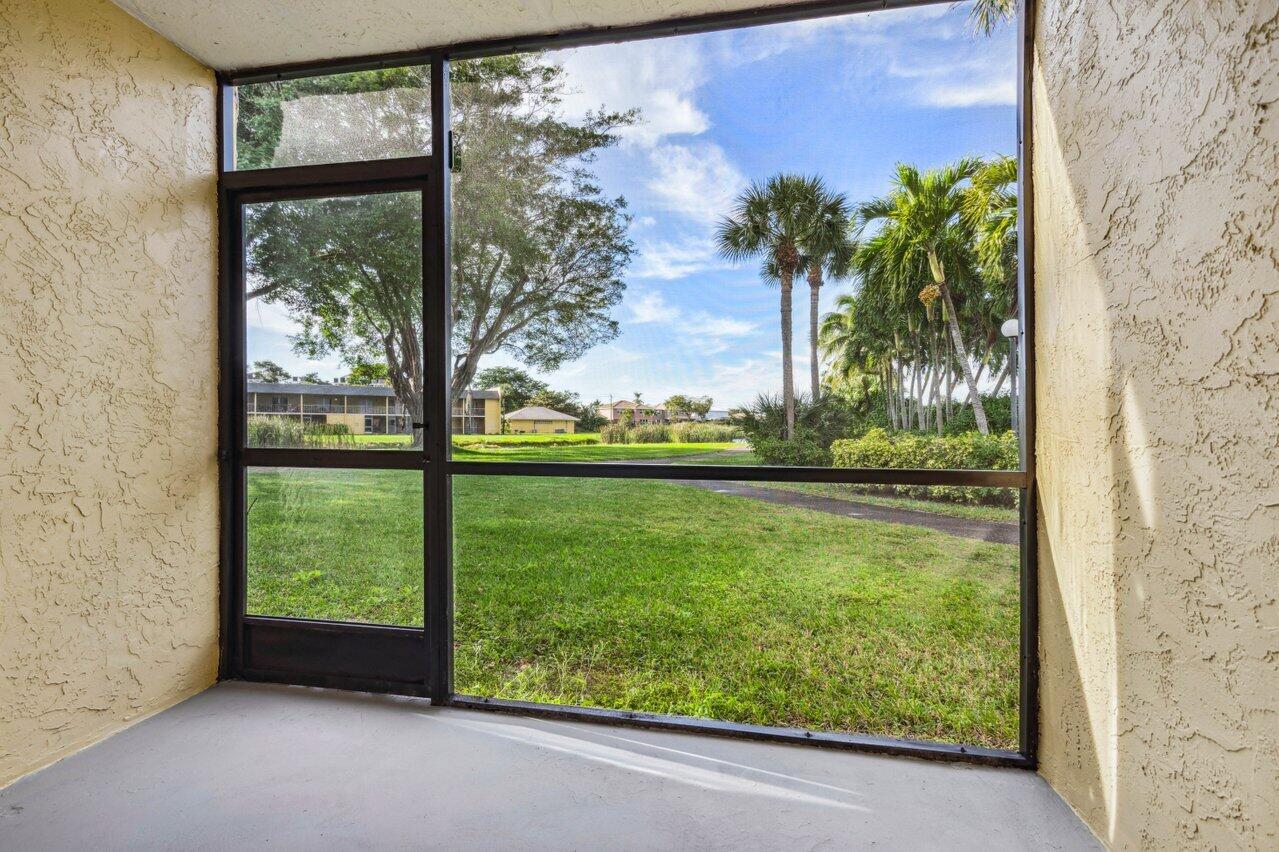 1618 Meadows Circle W