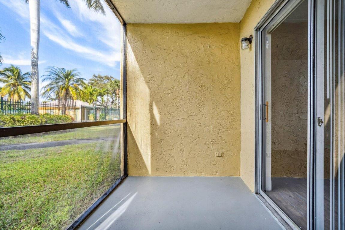 1618 Meadows Circle W