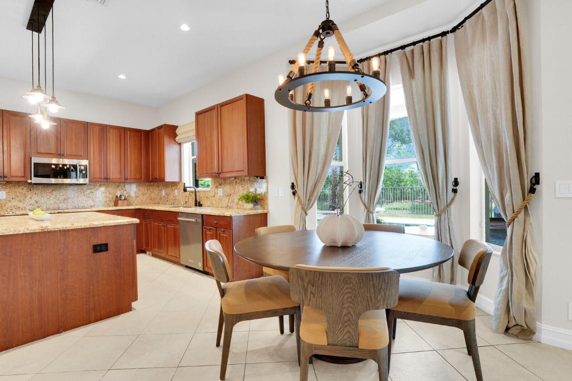 8728 Cobblestone Point Circle