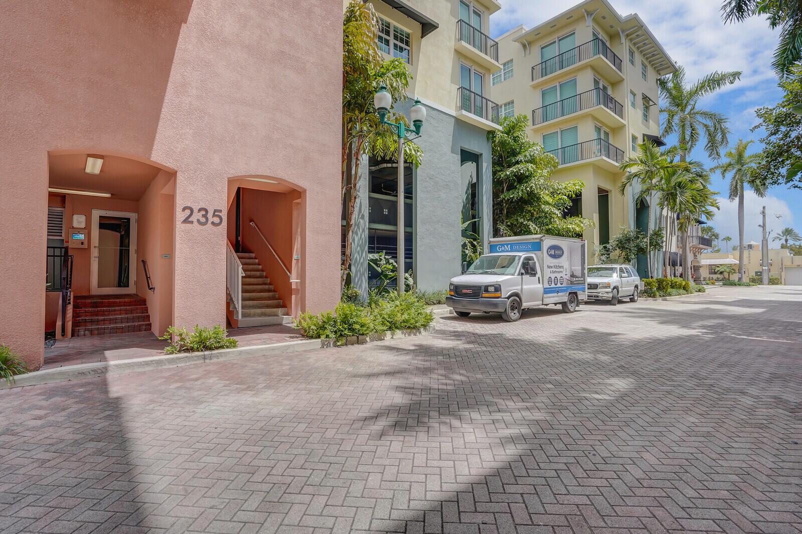 235 NE 1st Street 404
