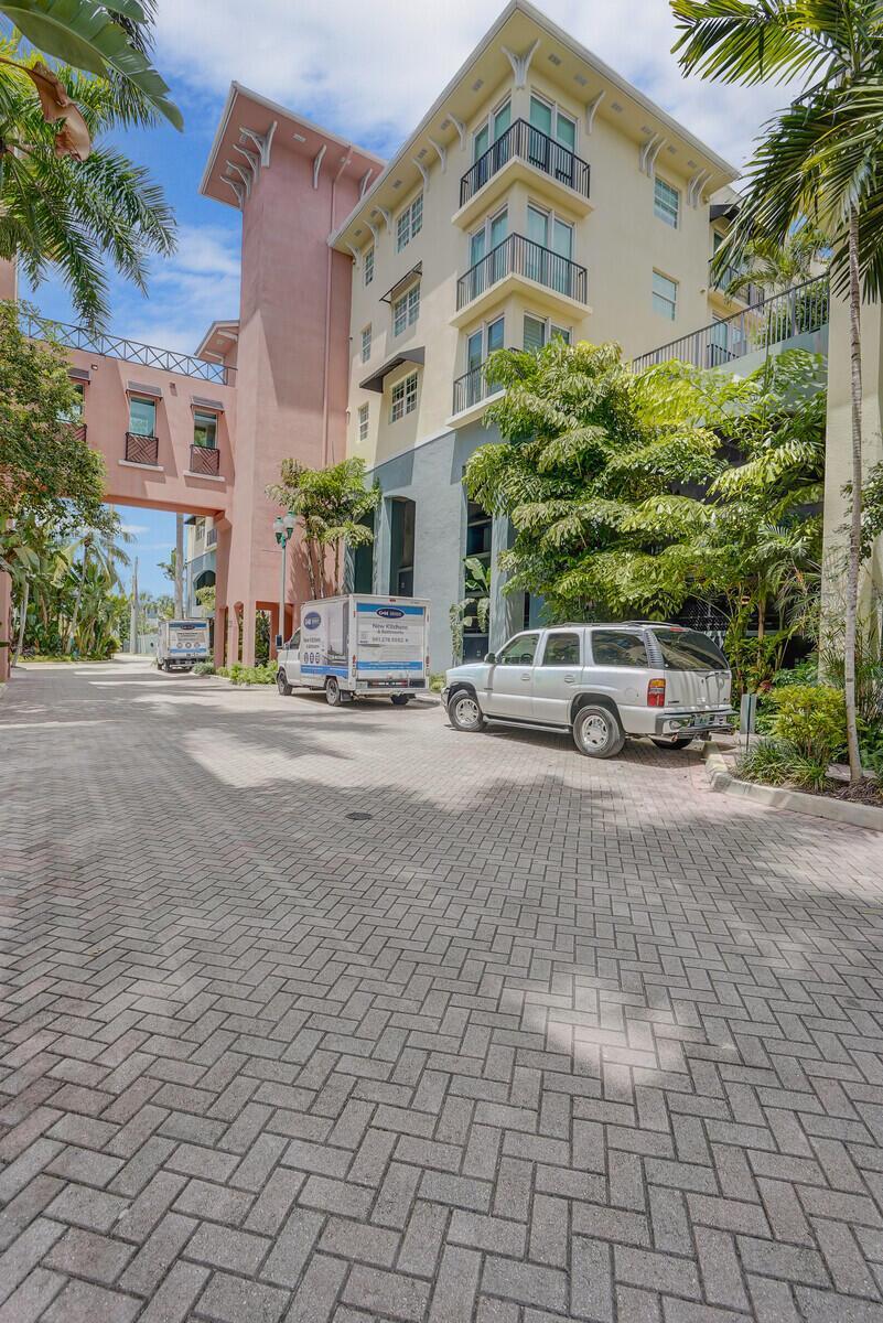235 NE 1st Street 404