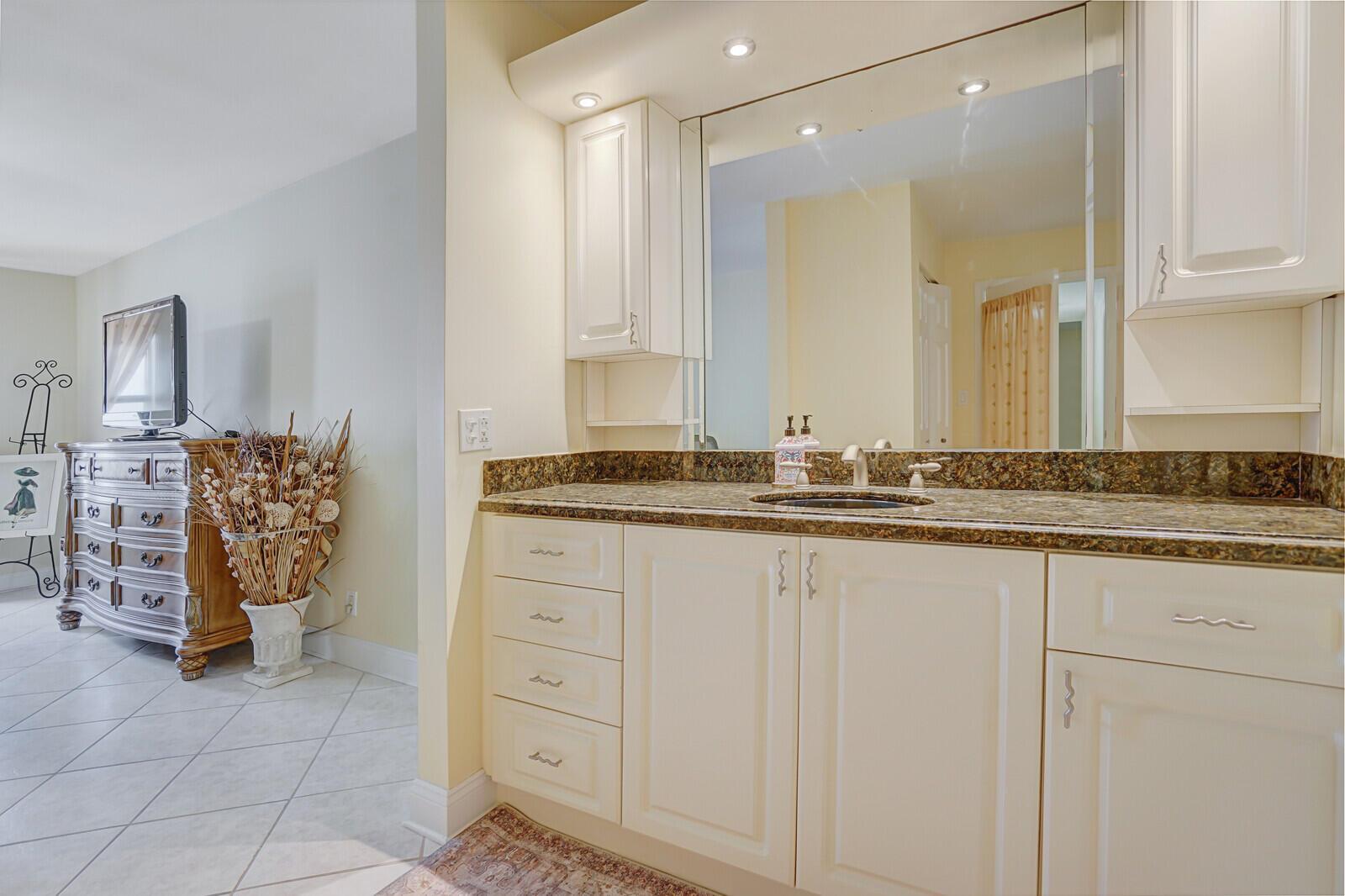 1000 S Ocean Boulevard 17b