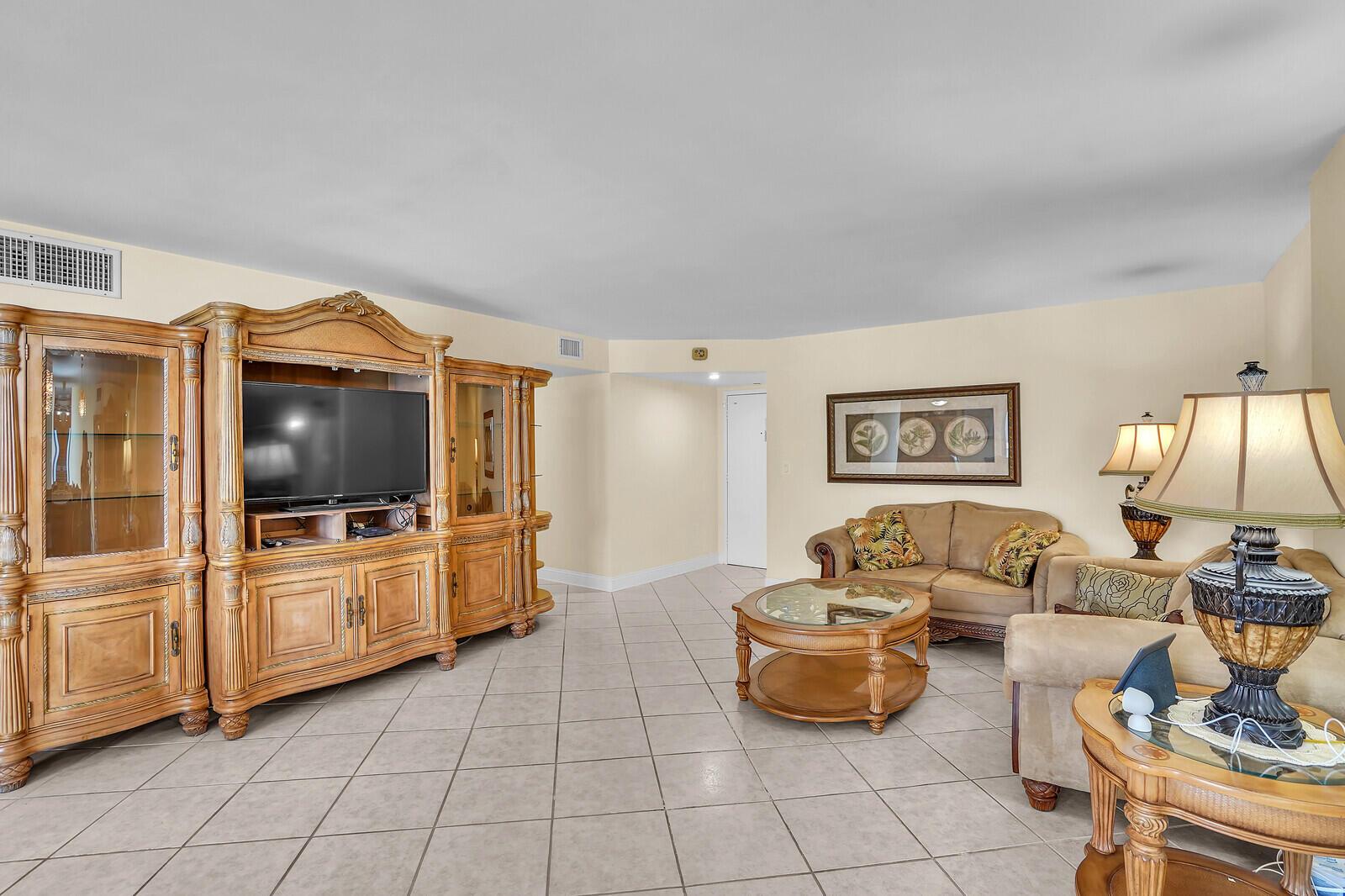 1000 S Ocean Boulevard 17b