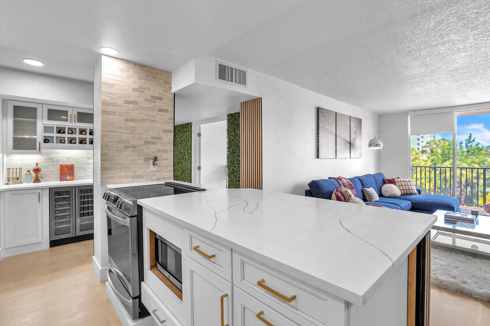 2121 N Ocean Boulevard 305w