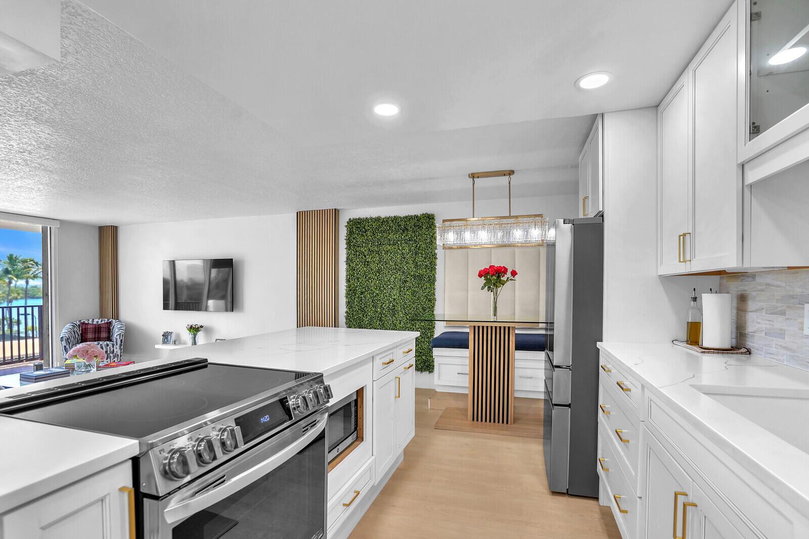 2121 N Ocean Boulevard 305w