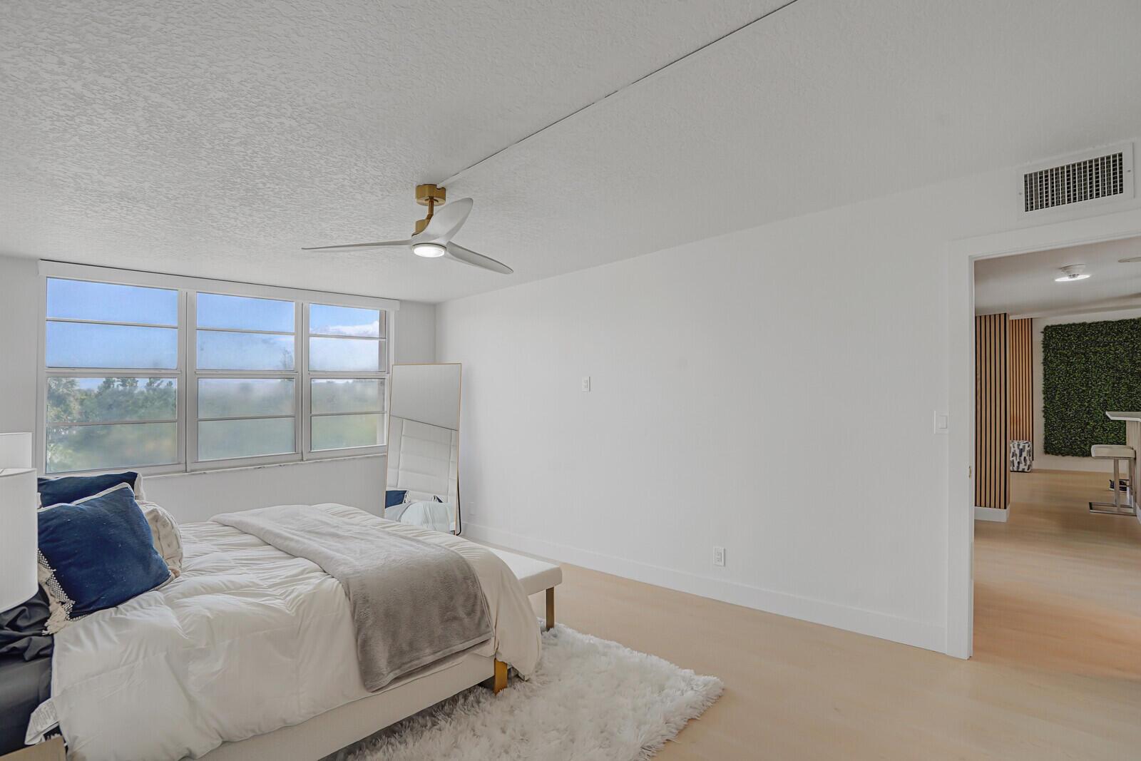 2121 N Ocean Boulevard 305w