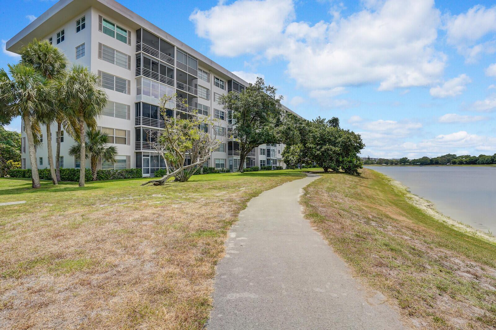 2751 N Palm Aire Drive 404