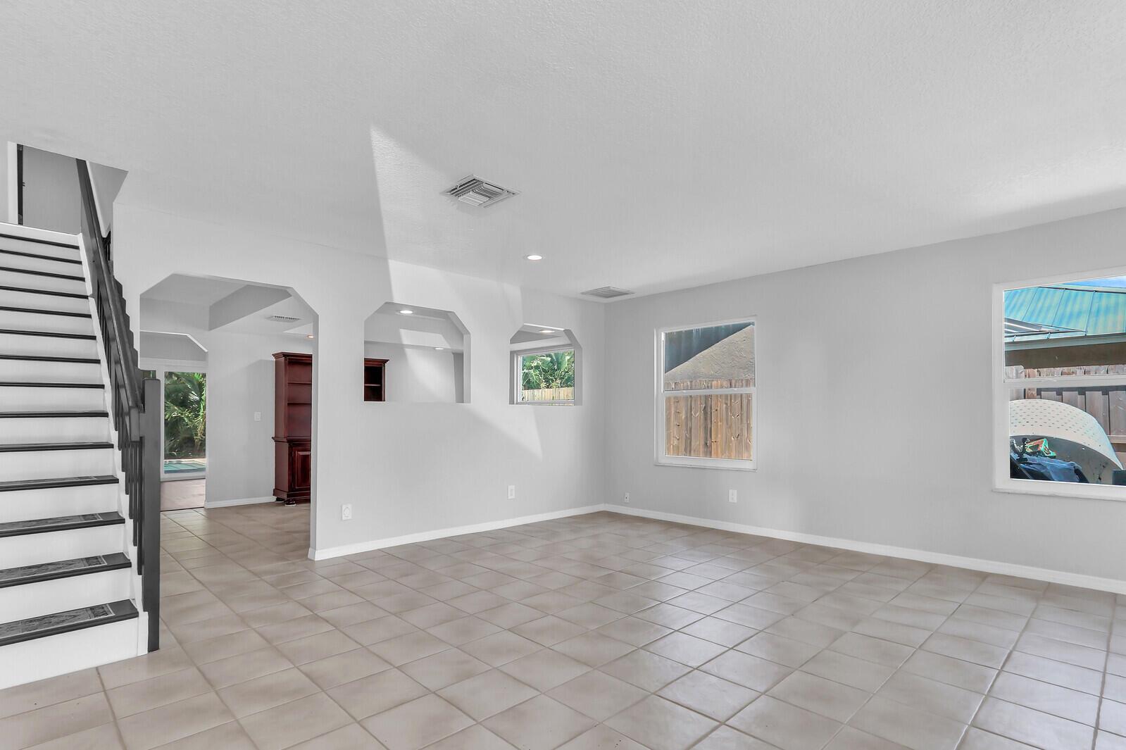 1103 Rainwood Circle W