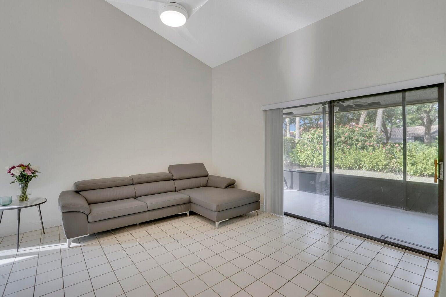 4335 NW 52nd Street