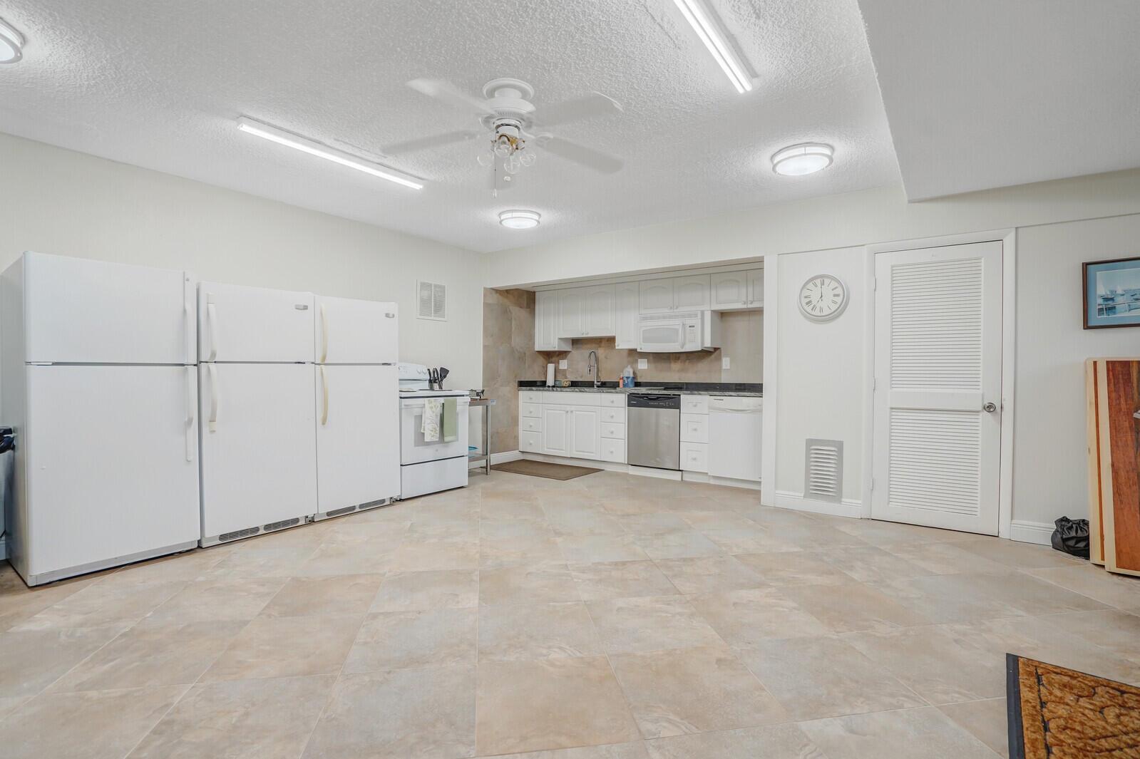 2100 NE 38th Street 111