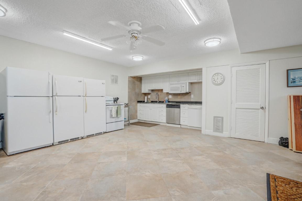 2100 NE 38th Street 111