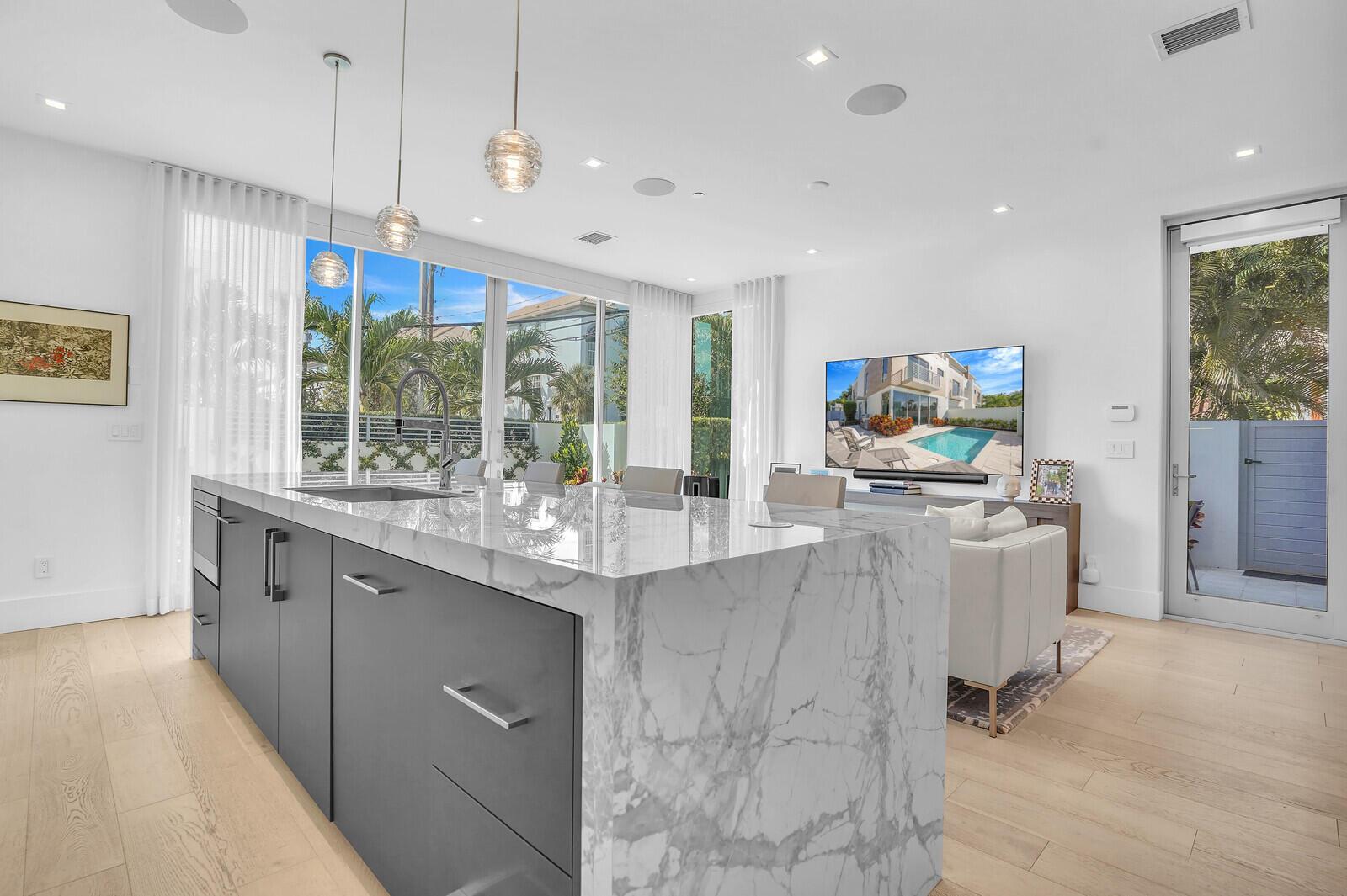 200 NE 7th Avenue 3