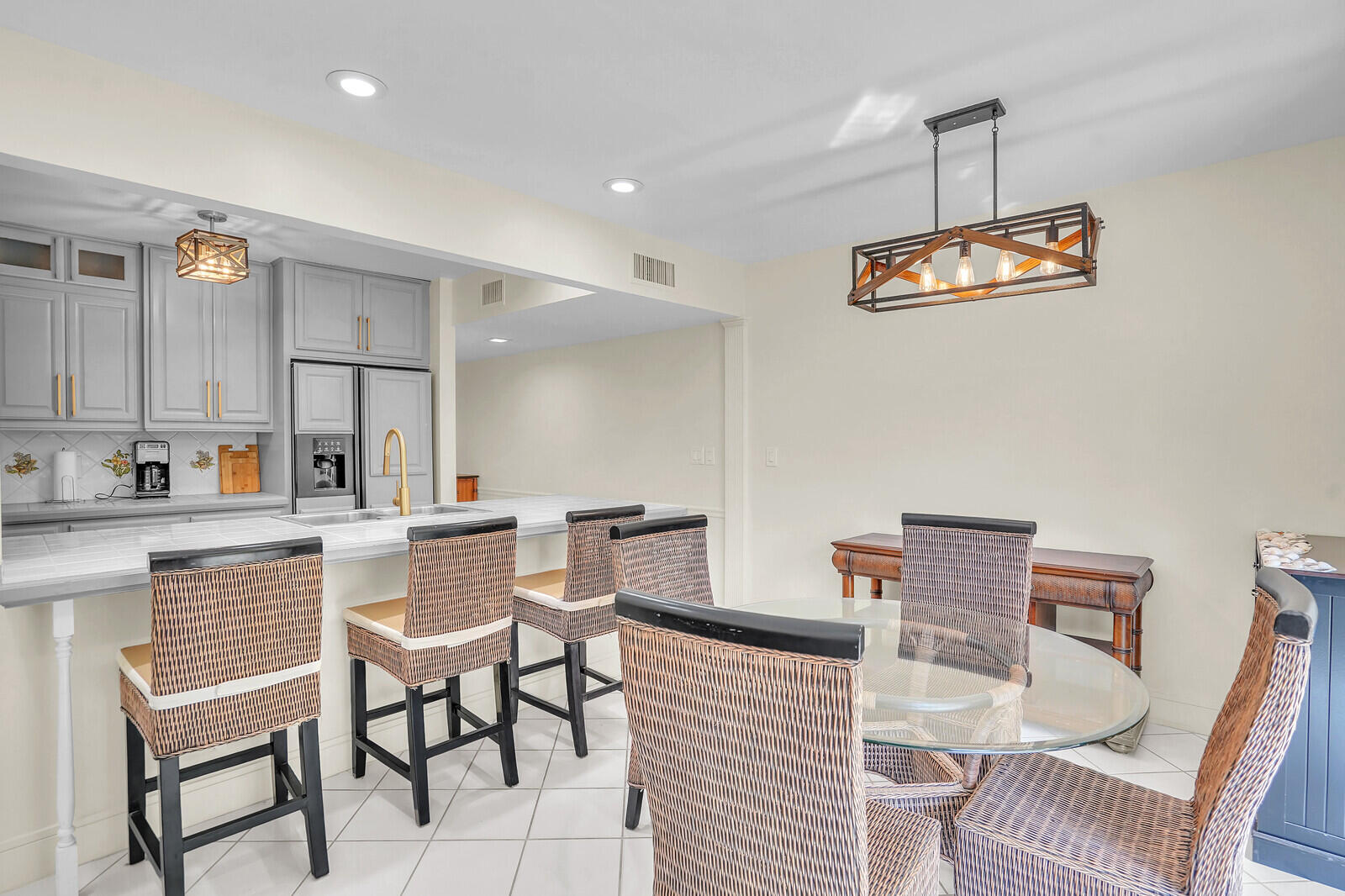 584 SE 20th Avenue 2