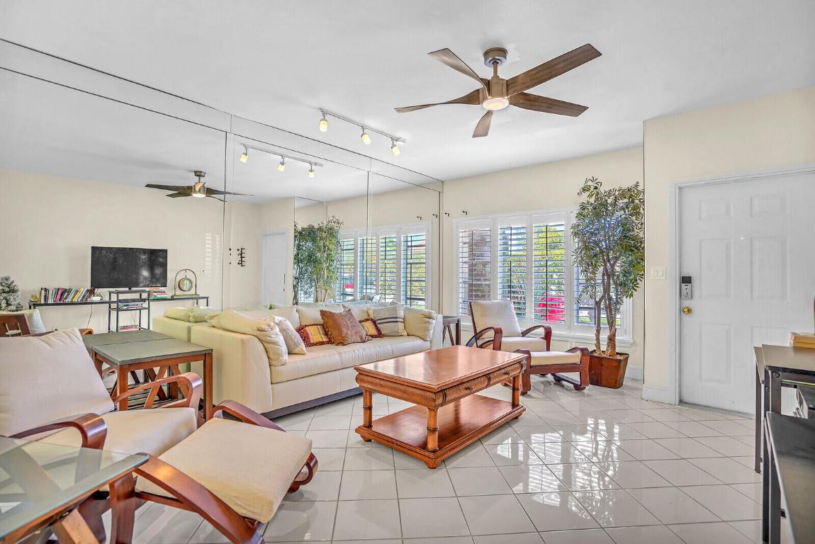 584 SE 20th Avenue 2