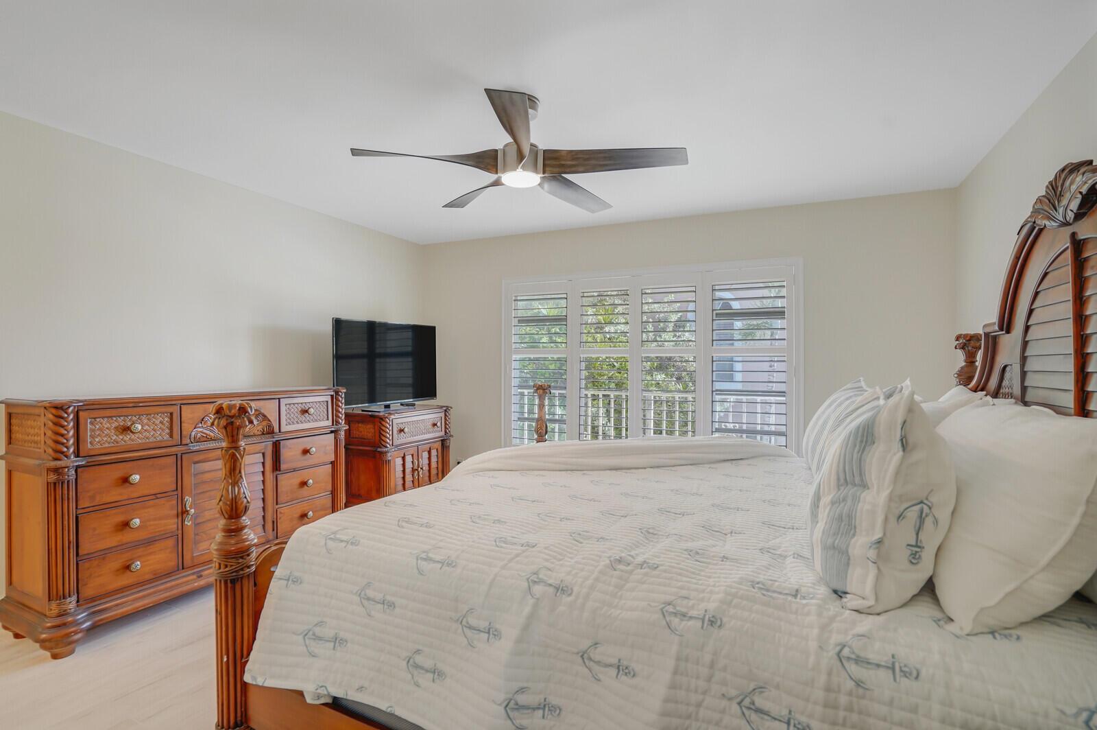 584 SE 20th Avenue 2