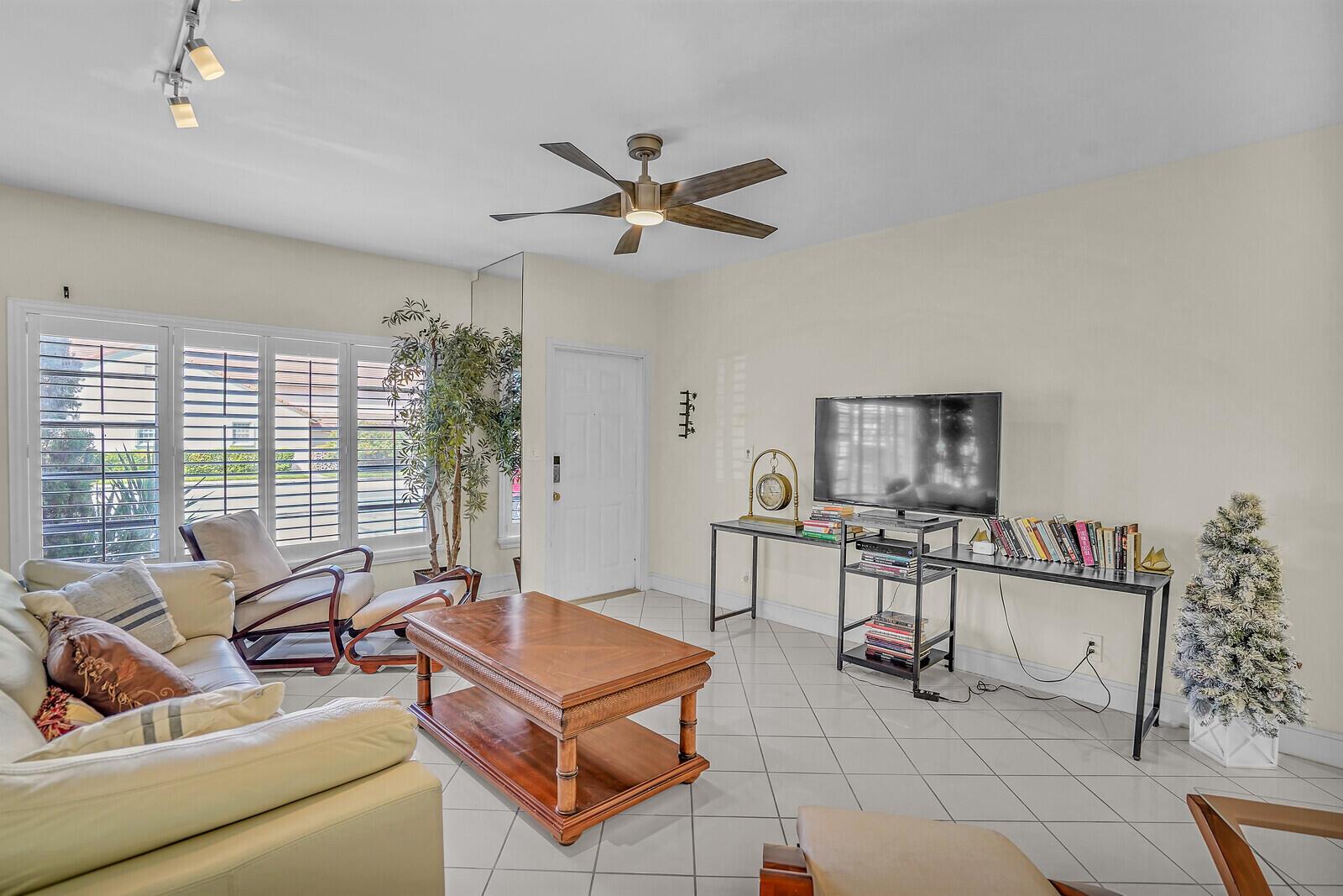 584 SE 20th Avenue 2