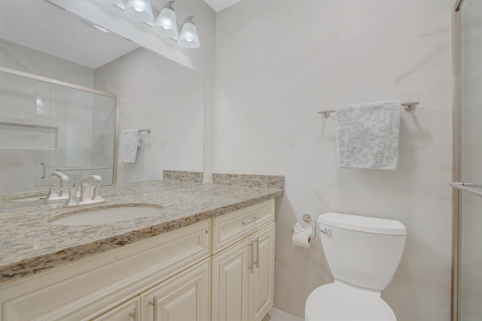 584 SE 20th Avenue 2