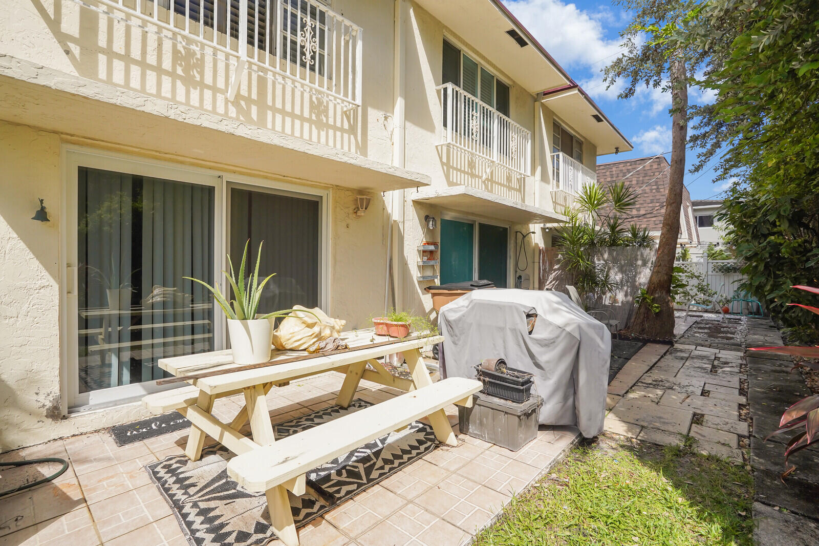 584 SE 20th Avenue 2