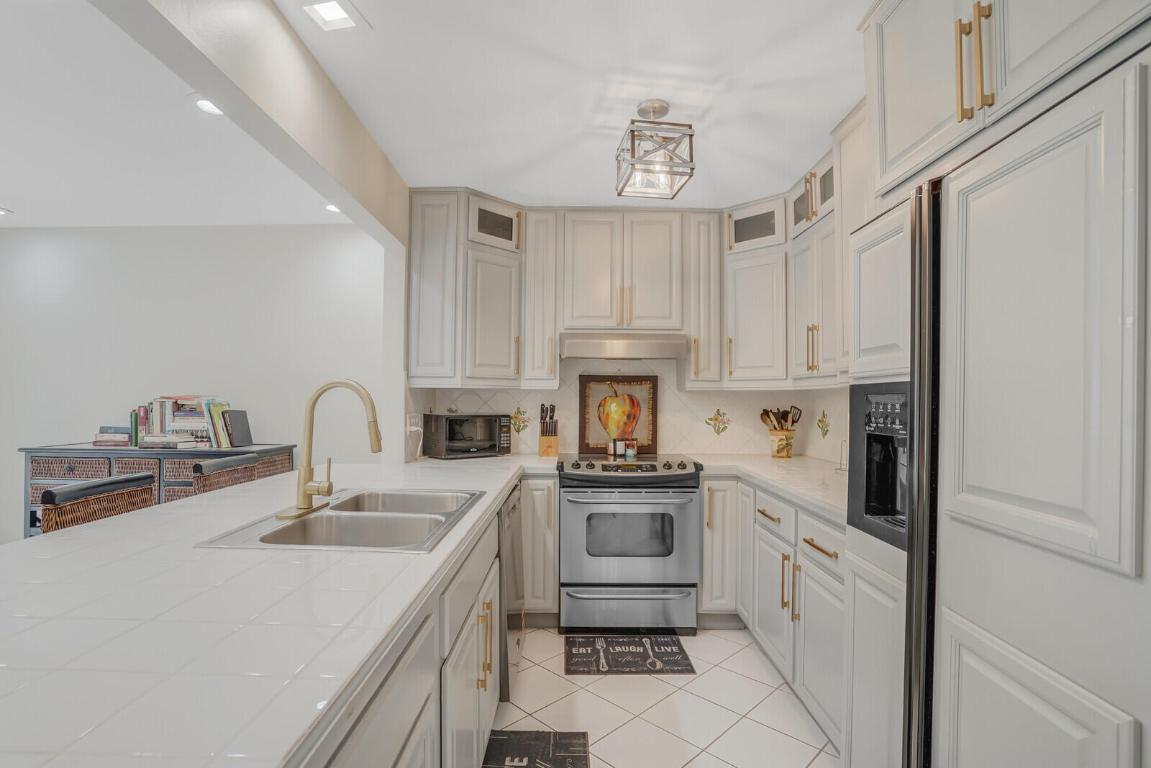 584 SE 20th Avenue 2