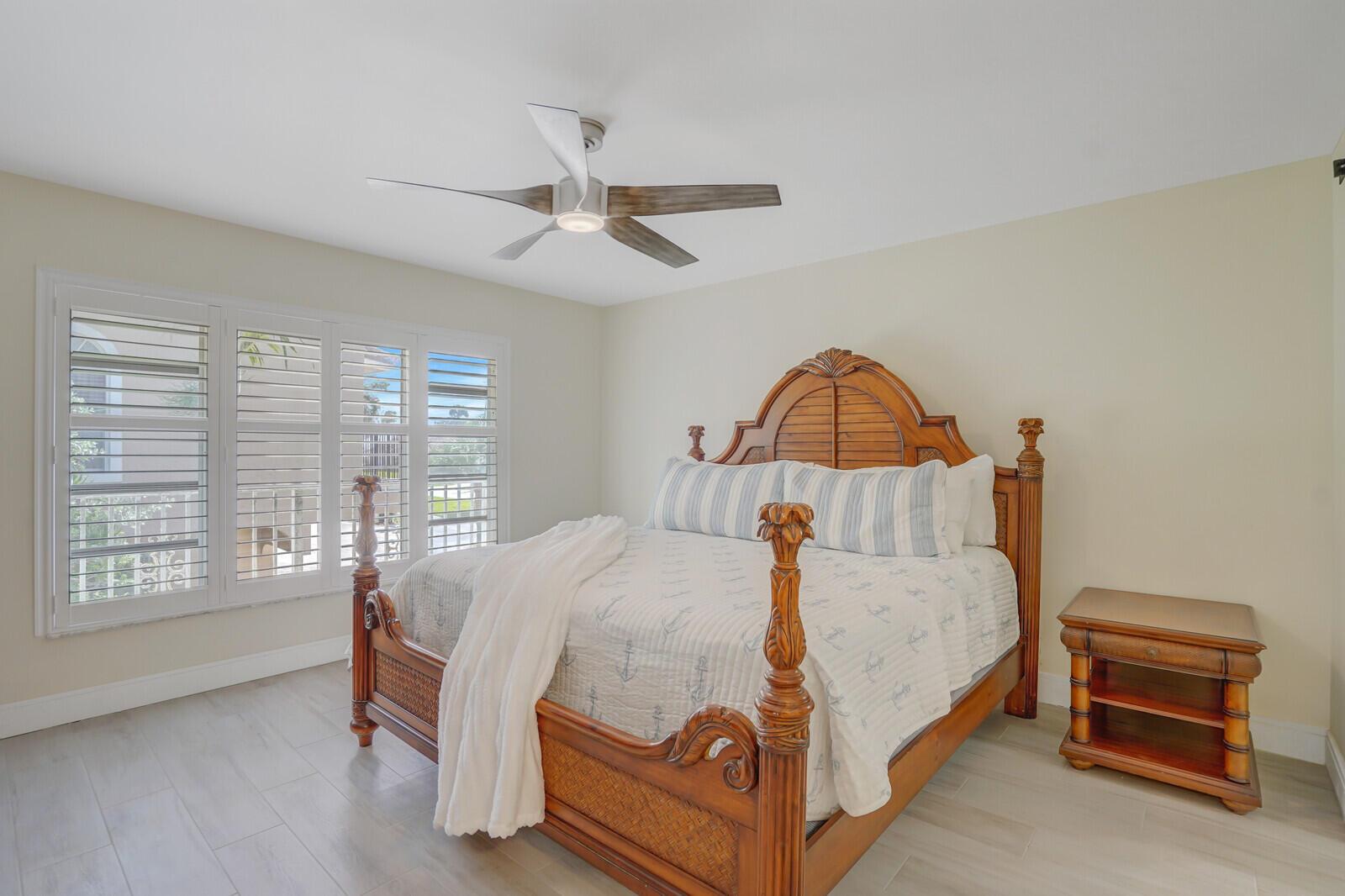 584 SE 20th Avenue 2