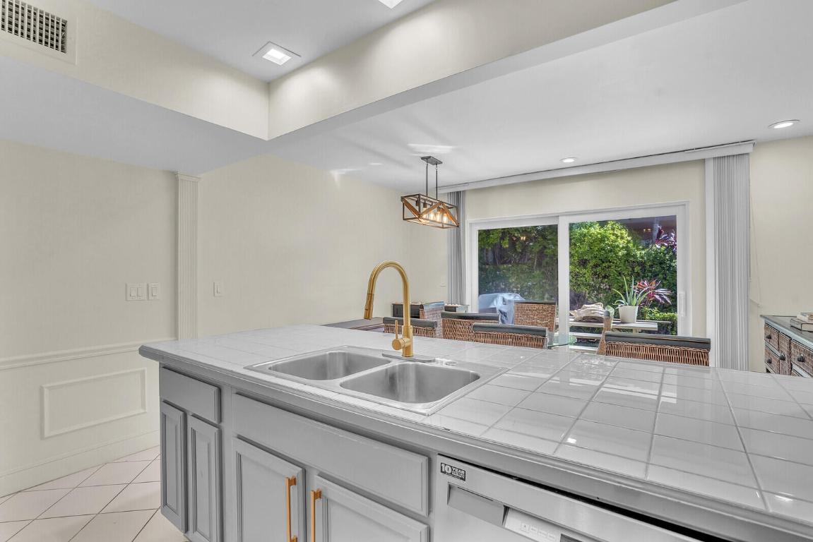 584 SE 20th Avenue 2