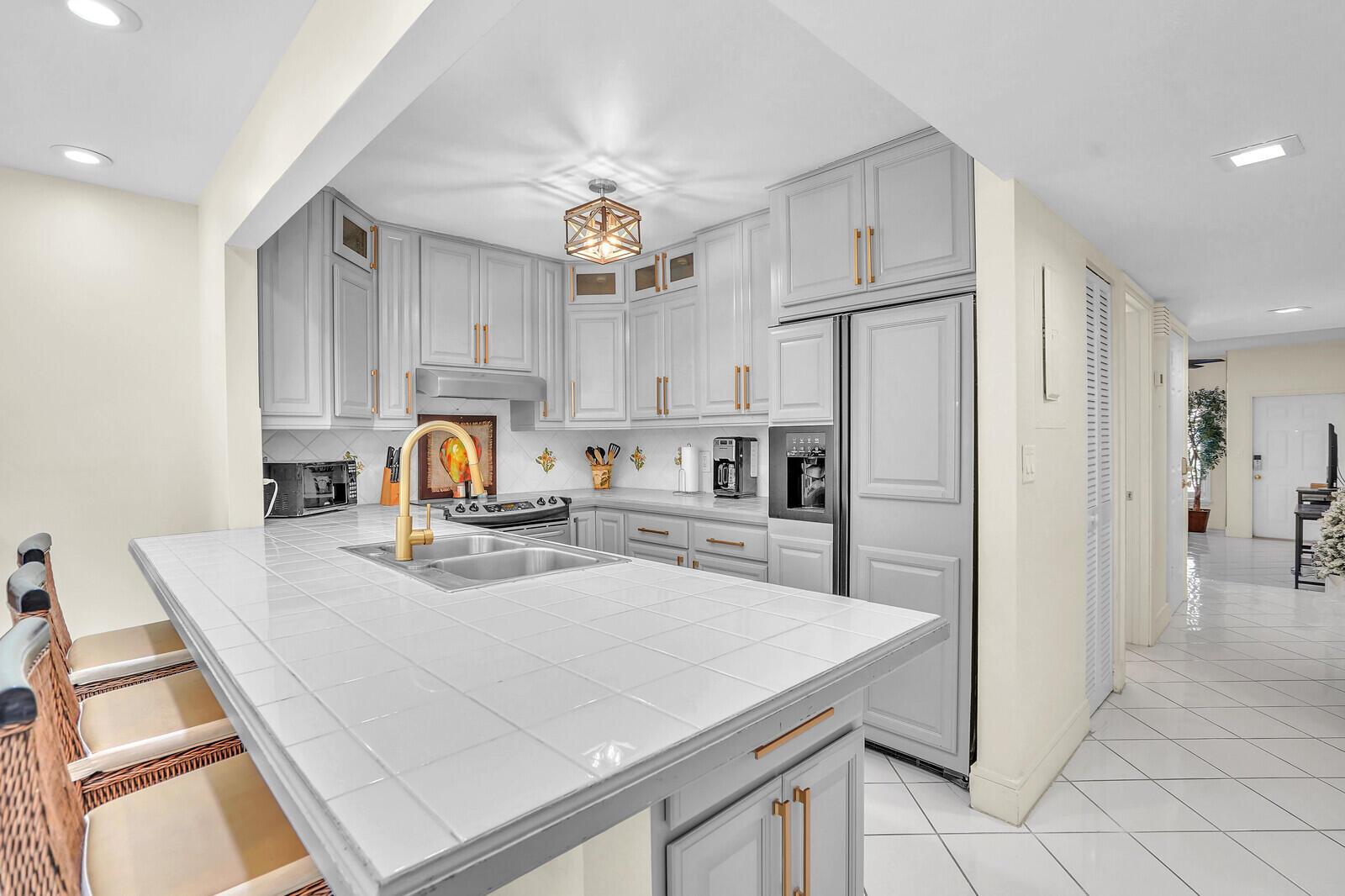 584 SE 20th Avenue 2