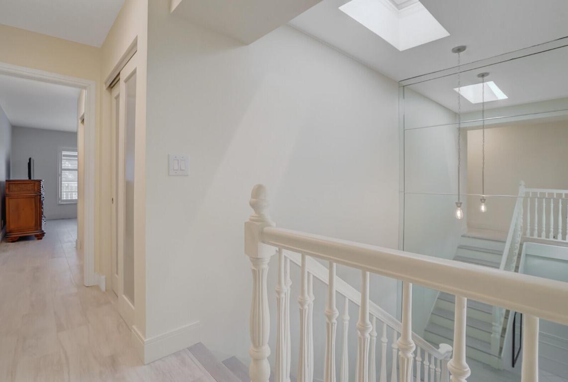 584 SE 20th Avenue 2