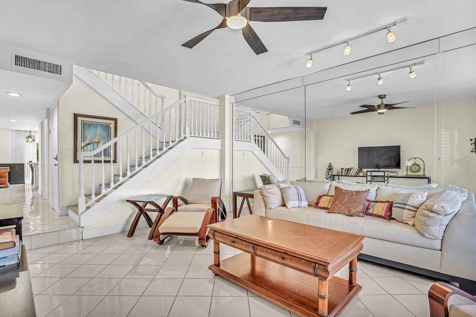 584 SE 20th Avenue 2