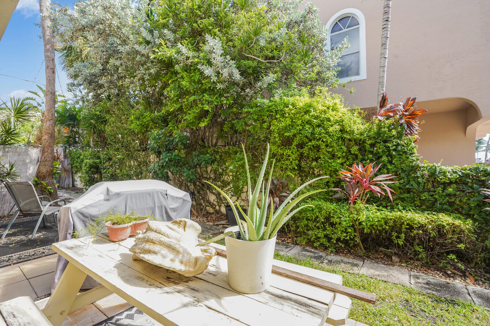 584 SE 20th Avenue 2