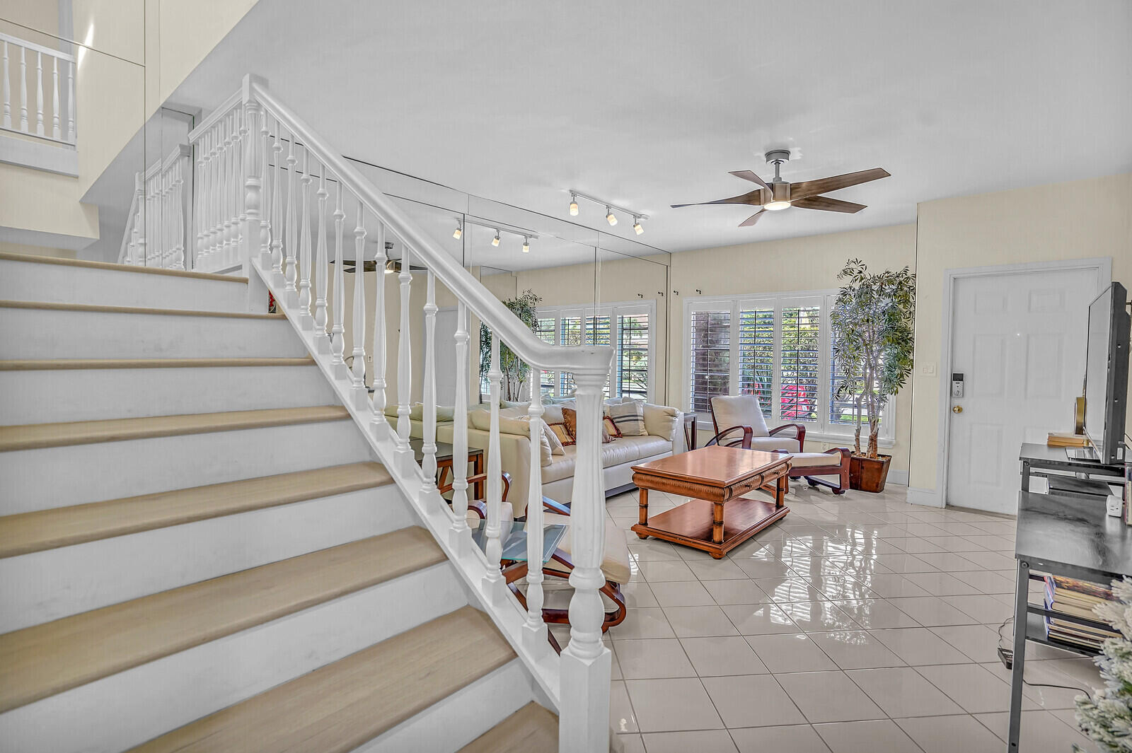 584 SE 20th Avenue 2