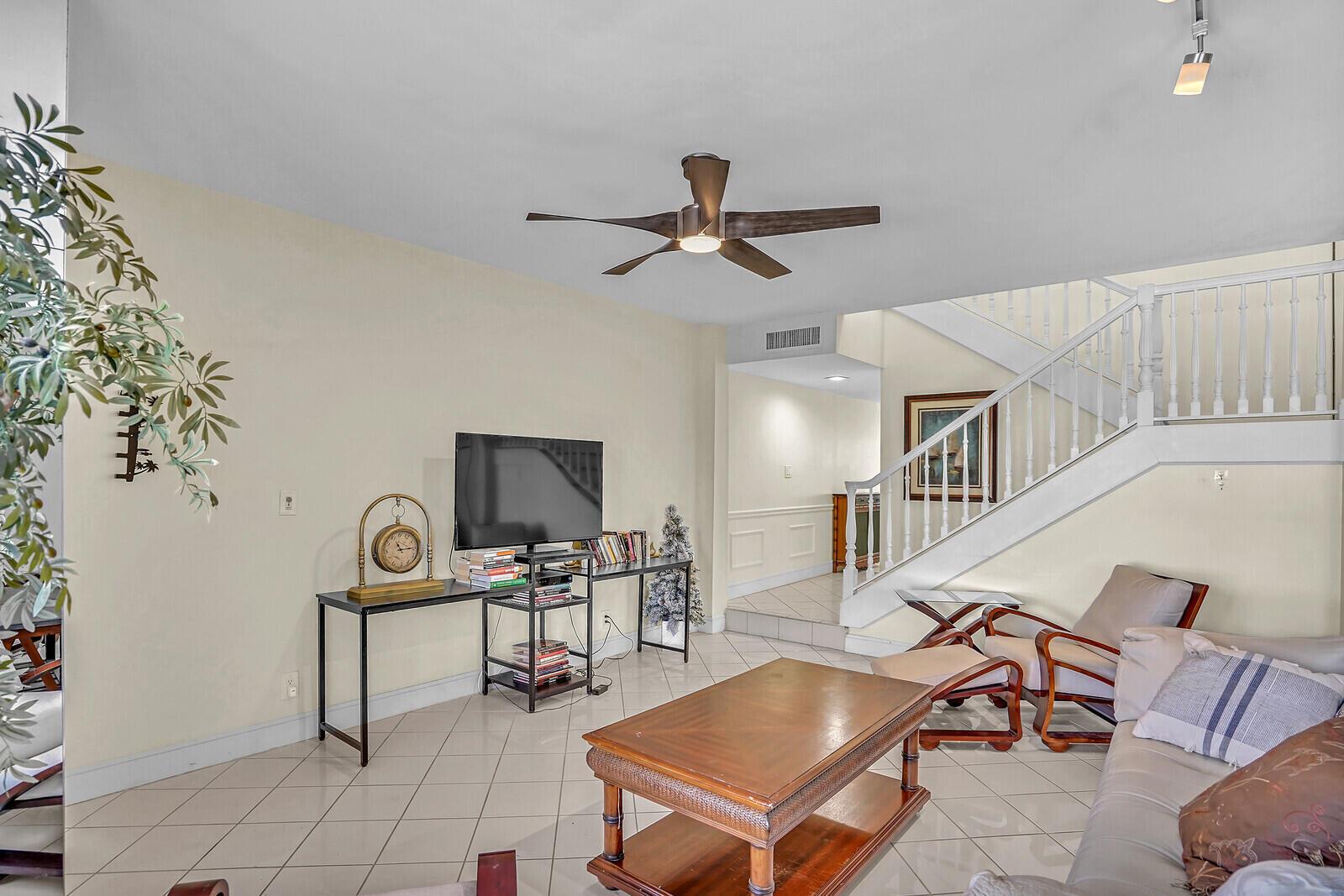584 SE 20th Avenue 2