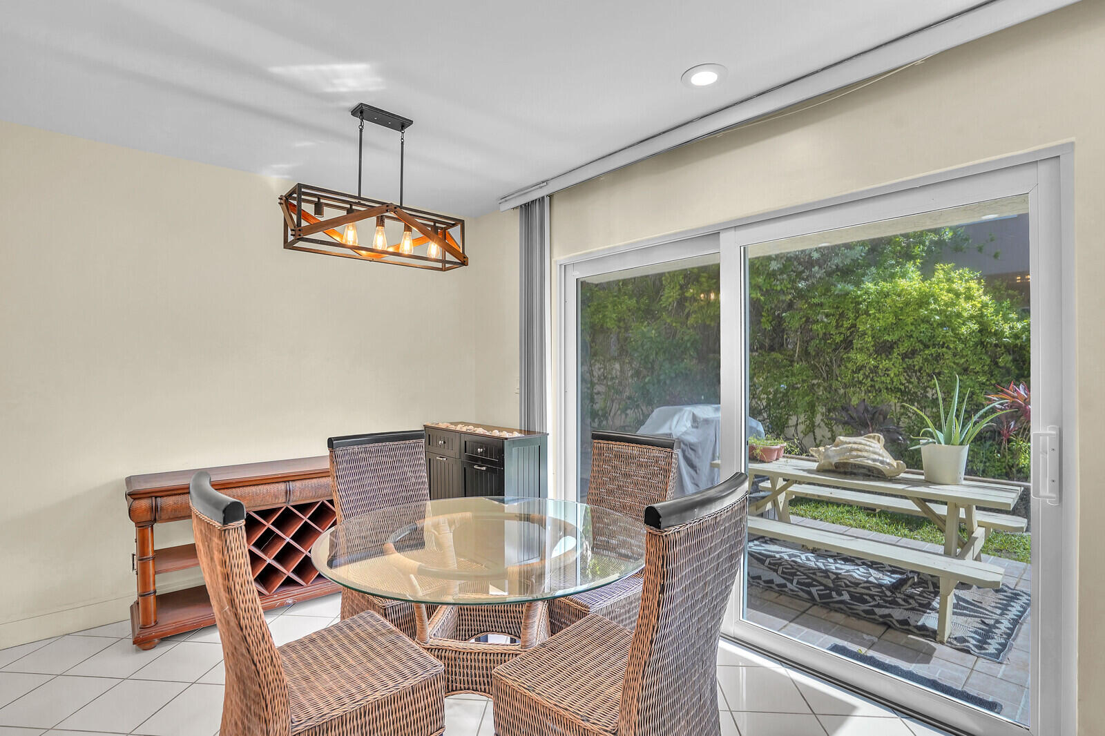 584 SE 20th Avenue 2