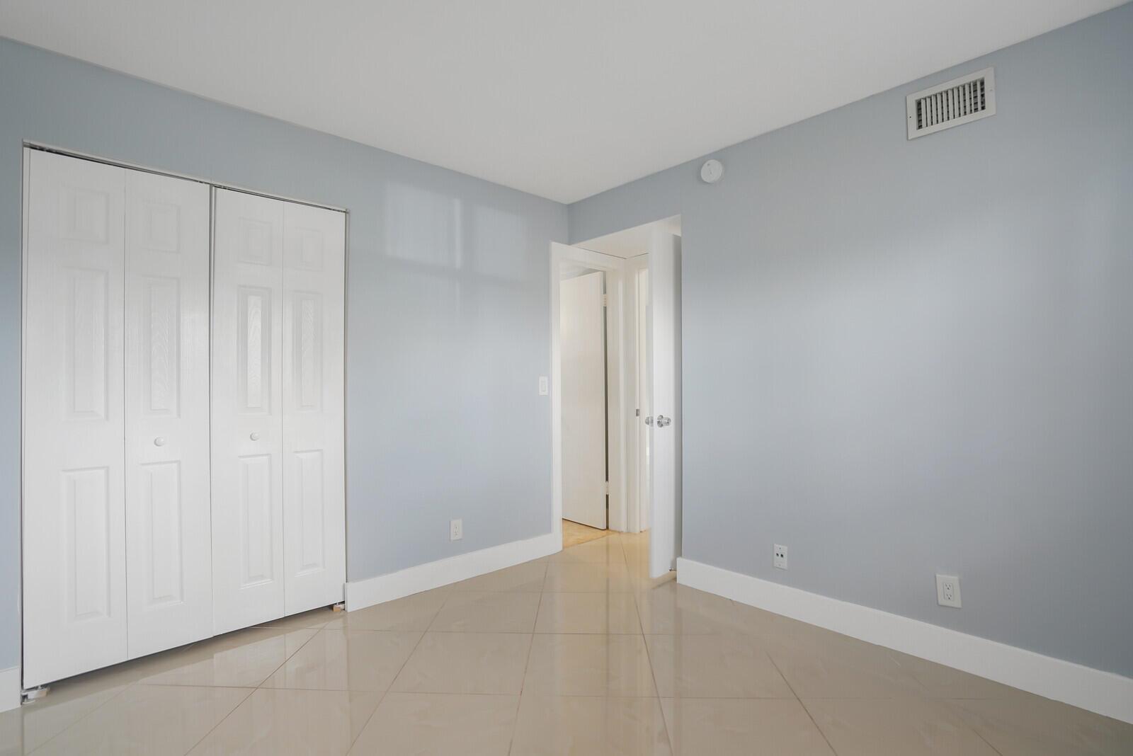 9851 Sandalfoot Boulevard 207