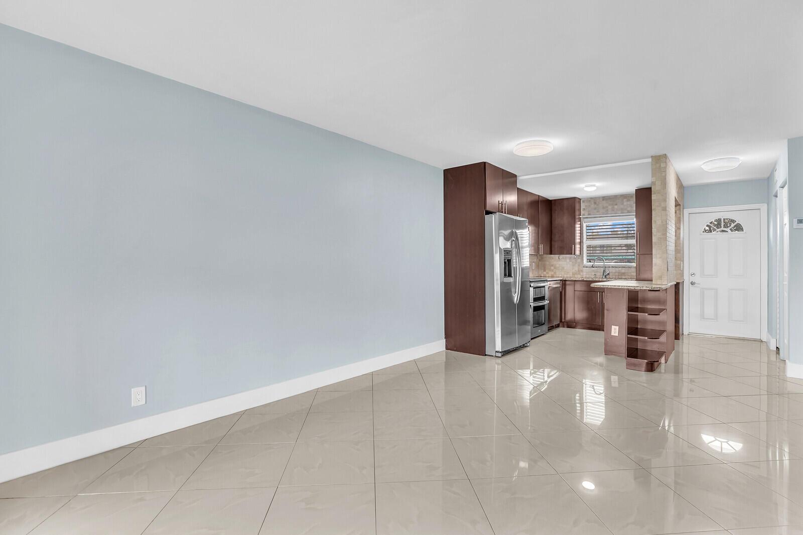 9851 Sandalfoot Boulevard 207