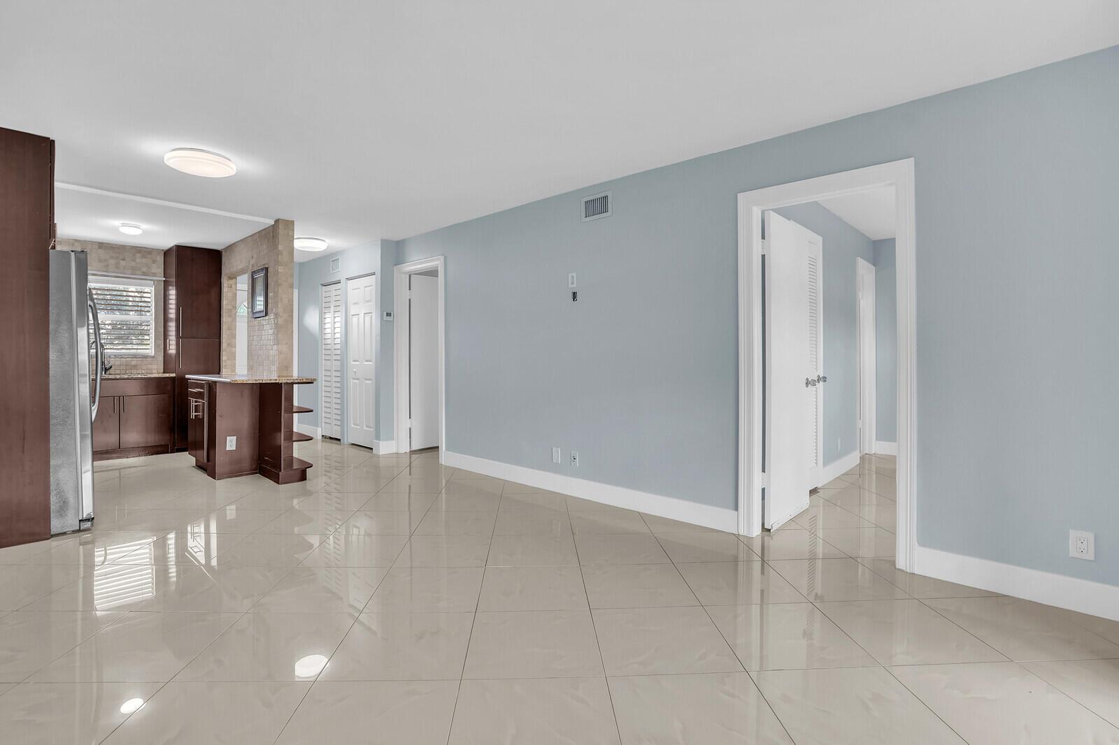 9851 Sandalfoot Boulevard 207