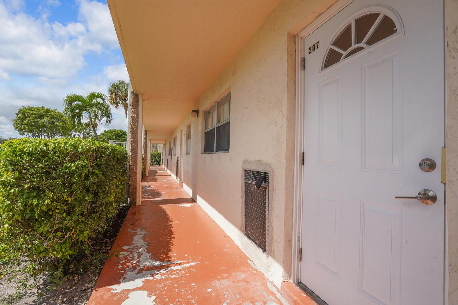 9851 Sandalfoot Boulevard 207