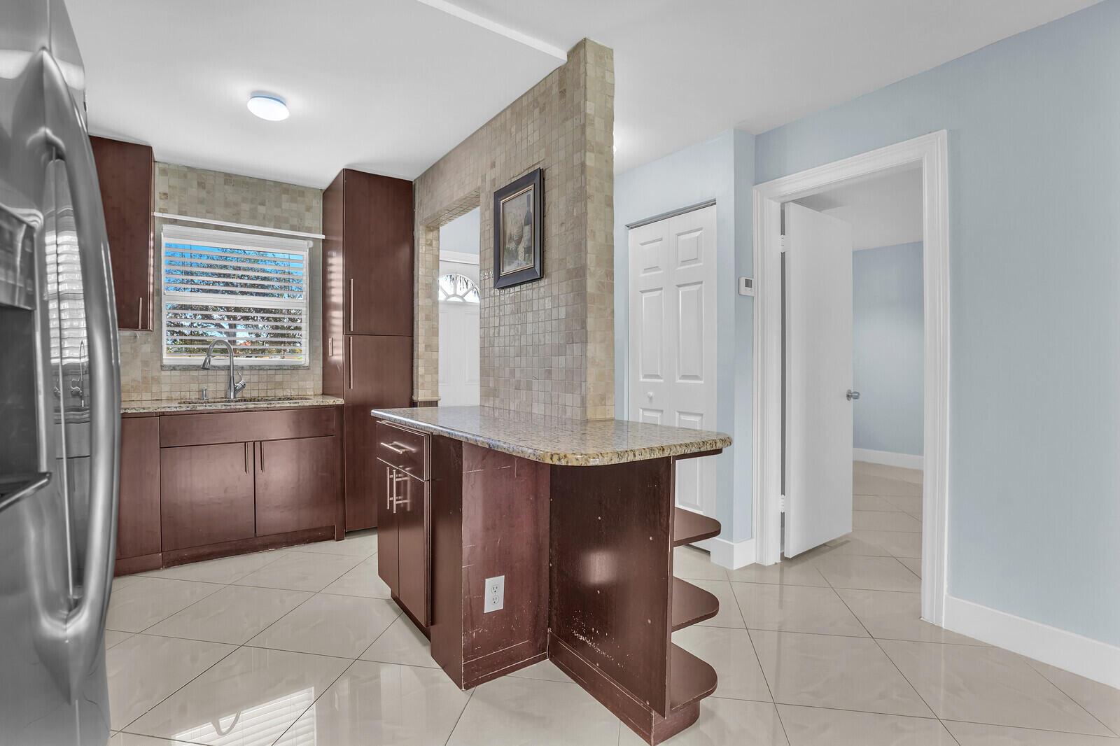 9851 Sandalfoot Boulevard 207