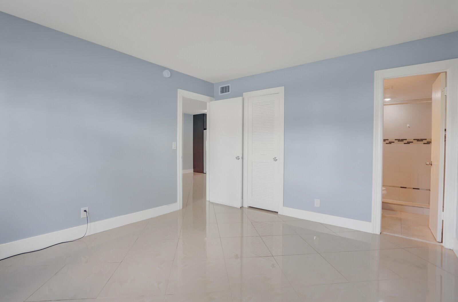 9851 Sandalfoot Boulevard 207