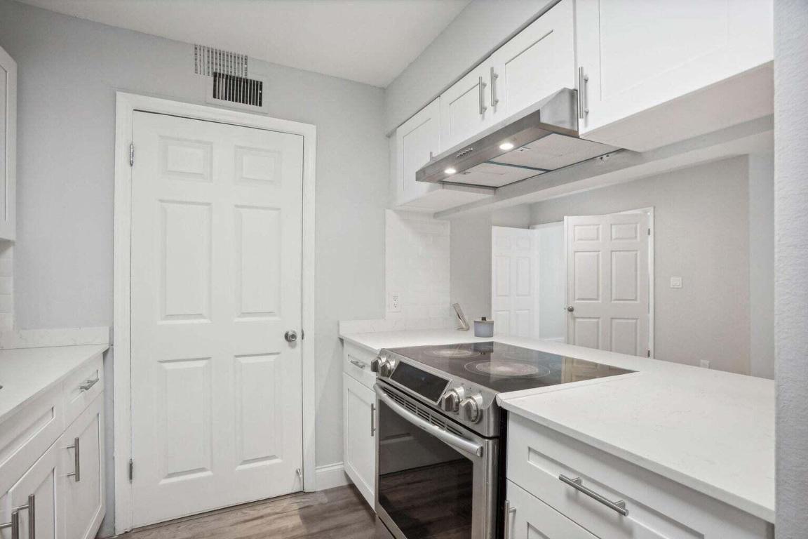 2315 N Congress Avenue 22