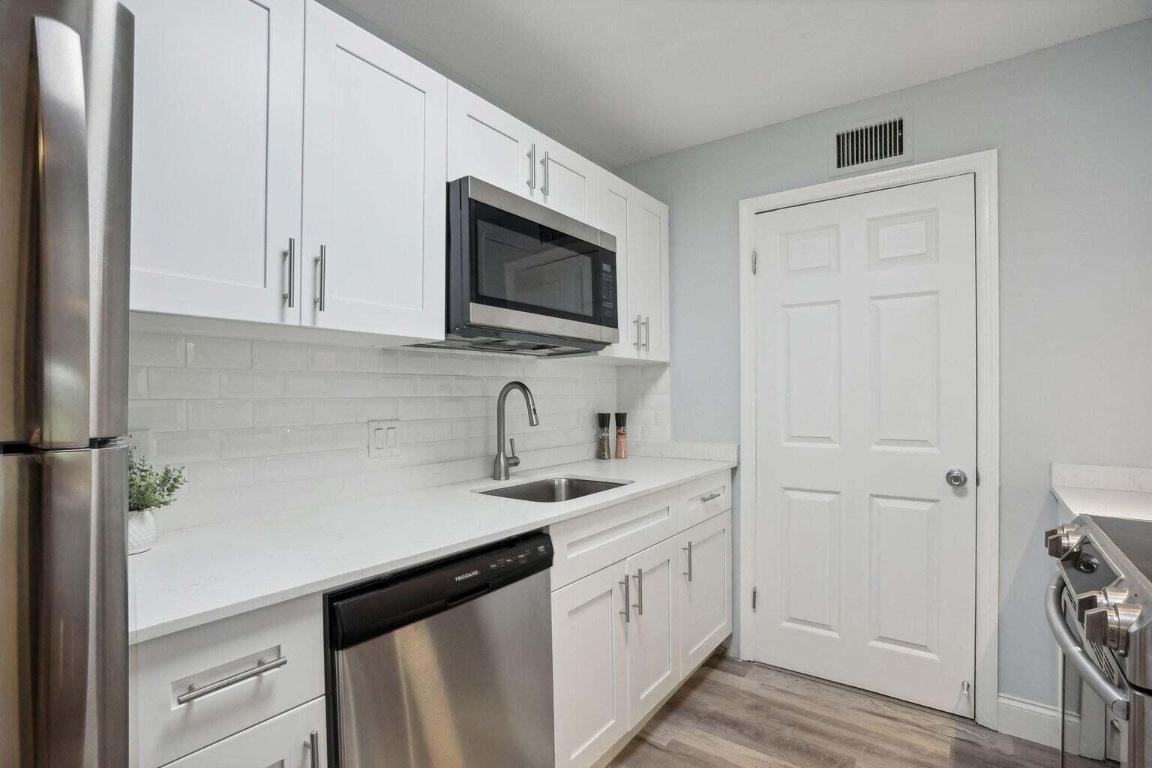 2315 N Congress Avenue 22