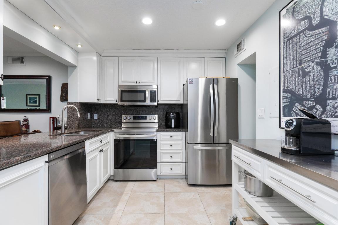 961 S Ocean Drive 302