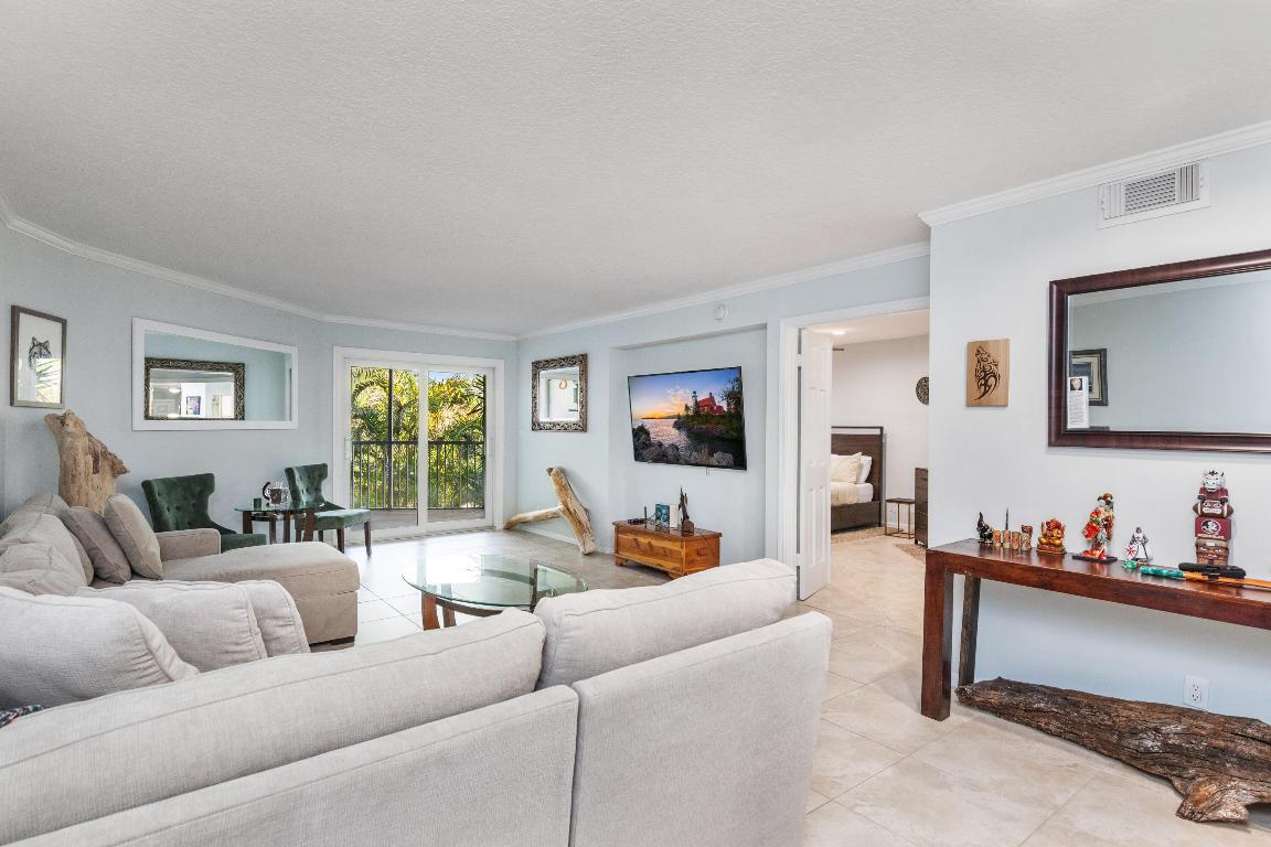 961 S Ocean Drive 302