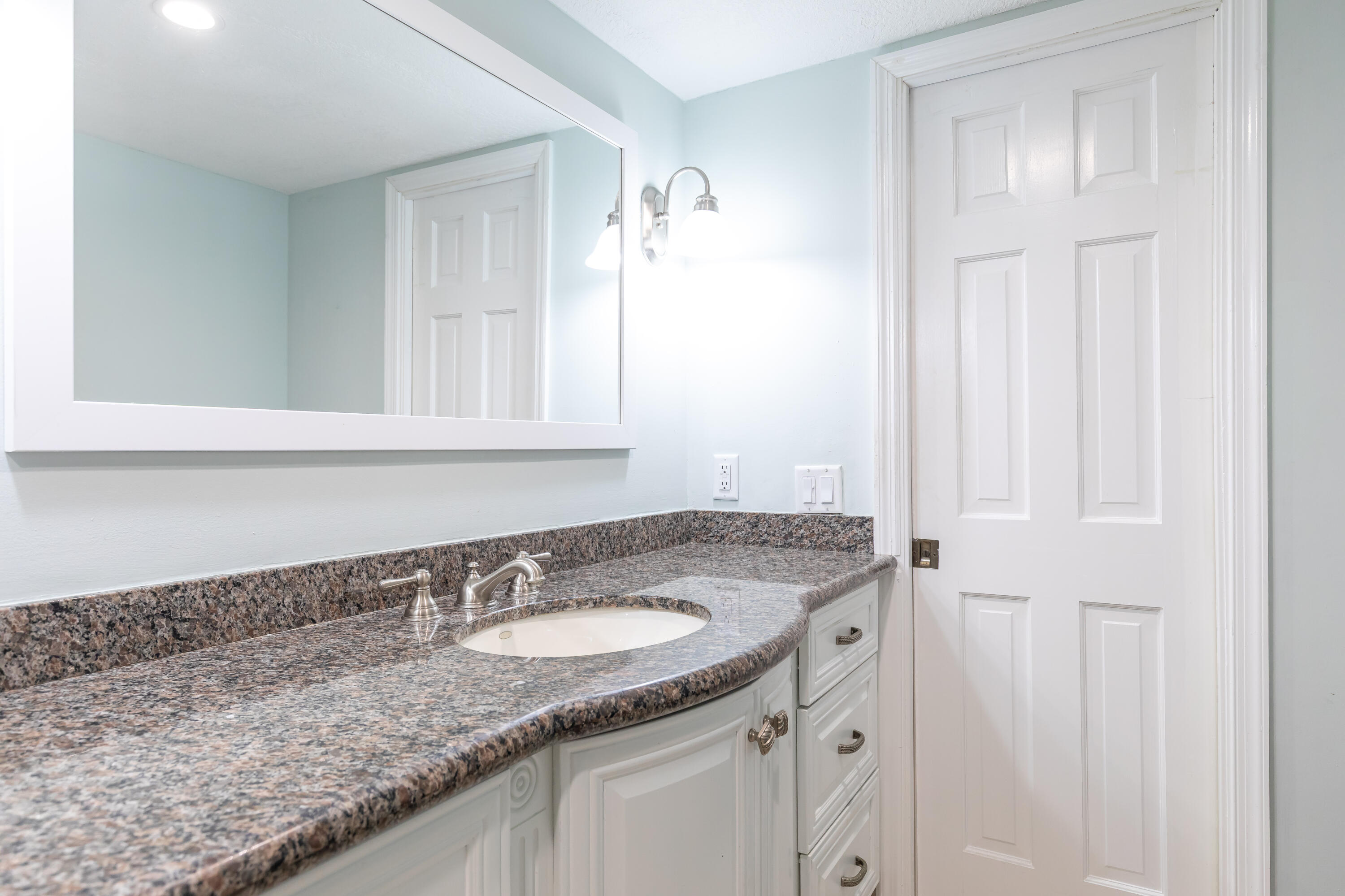 961 S Ocean Drive 302
