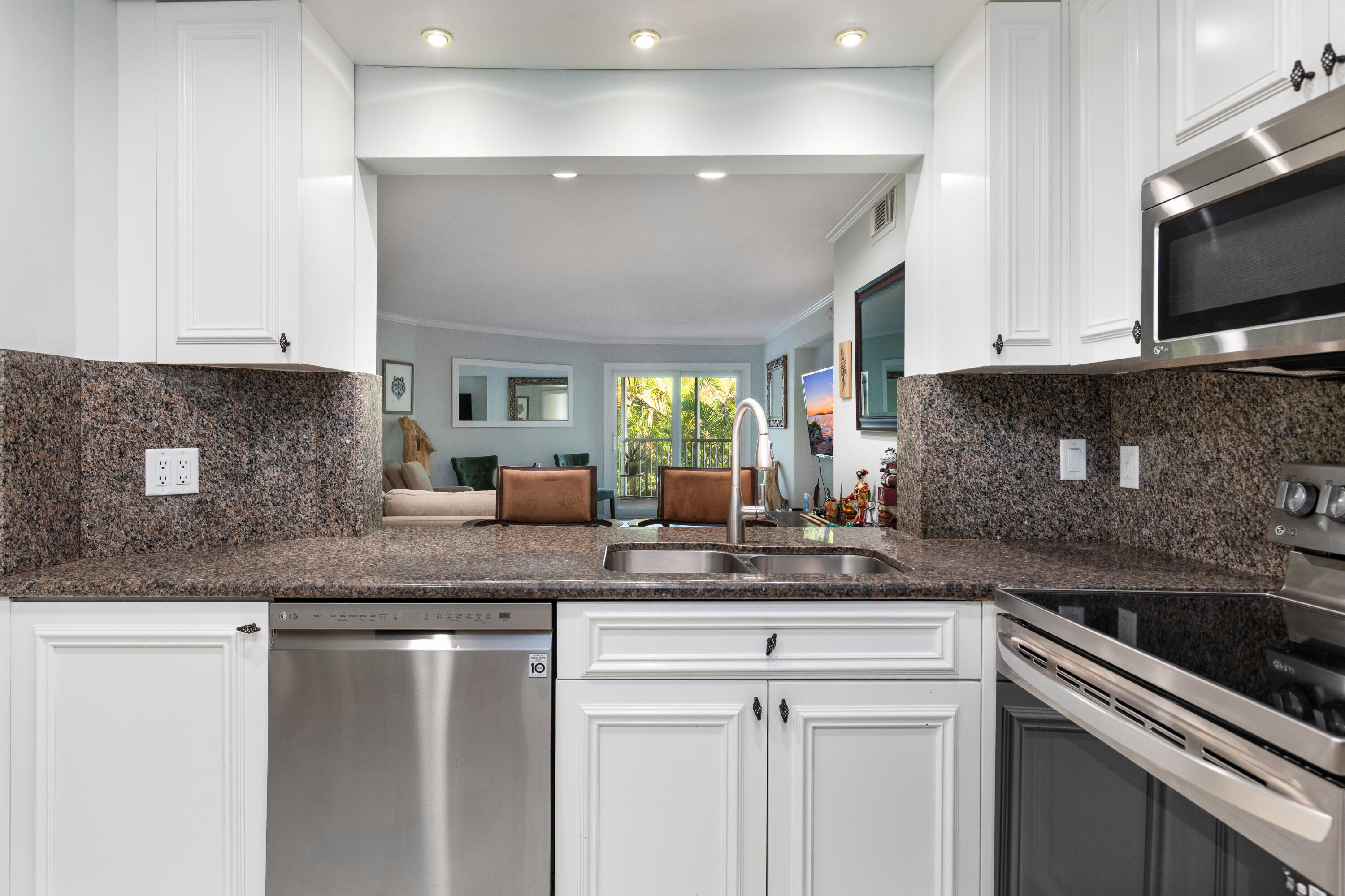 961 S Ocean Drive 302