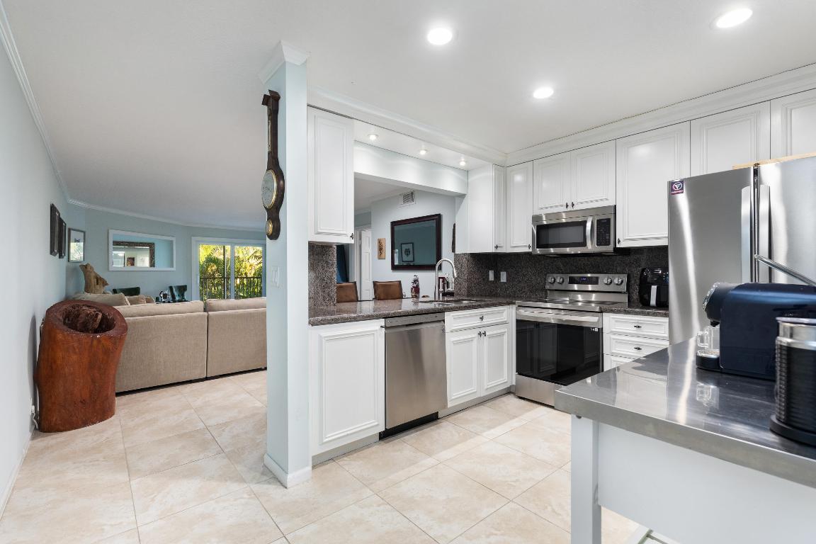 961 S Ocean Drive 302